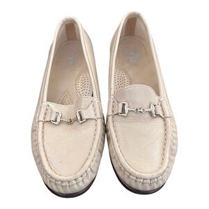 SAS Metro Loafer. Bone patent.  Size 5 1/2.